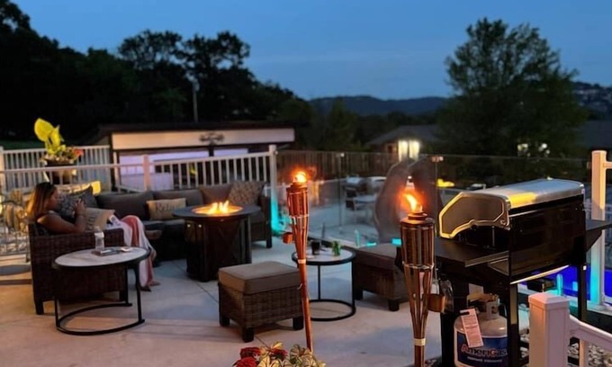 Indian Point Villa | Walk-In Poolside 1-Bd near SDC Sleeps 6 with Hot Tub, Game Room & Big Lake View