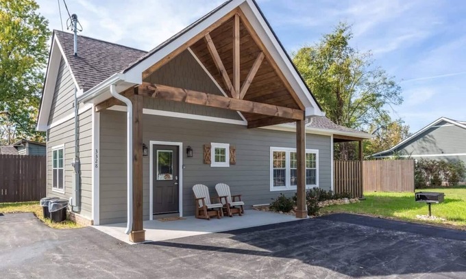 Pigeon Forge Cabin | Walk Into Downtown Pigeon Forge/Arcade/Hot Tub