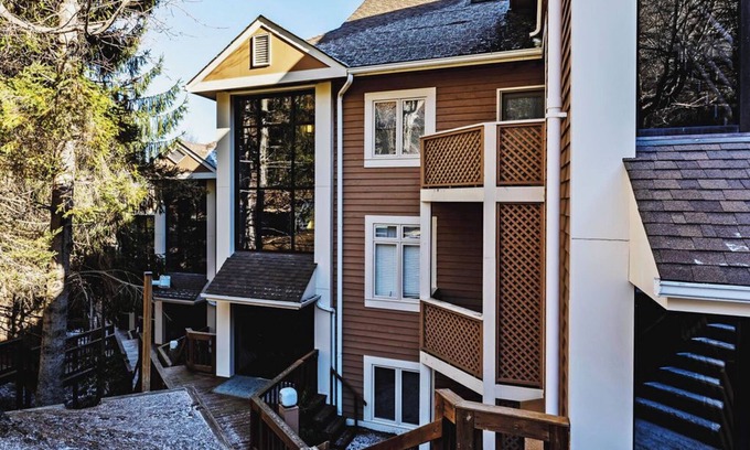 Nellysford Condo | Walk to activities/Slopeside! Gated community.