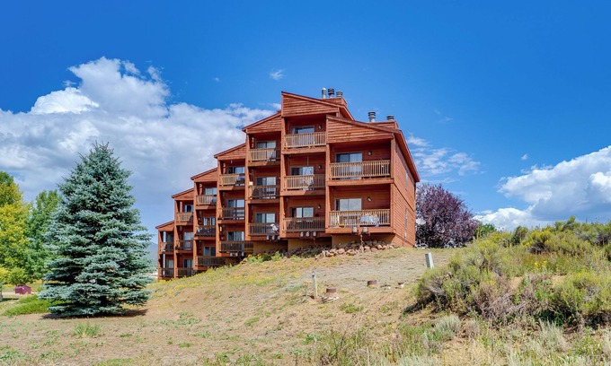 Angel Fire Condo | Walk to Angel Fire Resort: Getaway w/Balcony