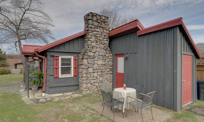 Hot Springs Apartment | Walk to Appalachian Trail: Hot Springs Getaway!