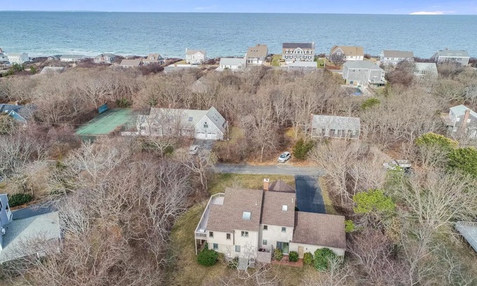 Dennis House | Walk to Bayview and Mayflower Beaches, Sleeps up to 10 in Dennis