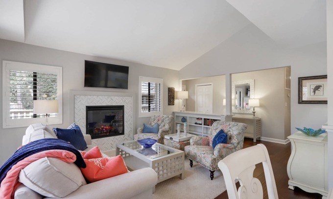 Shipyard Plantation House | Walk to Beach! Beautiful Newly Updated Shipyard Villa,Pool,Beach,Tennis,Golf, Guest Favorite