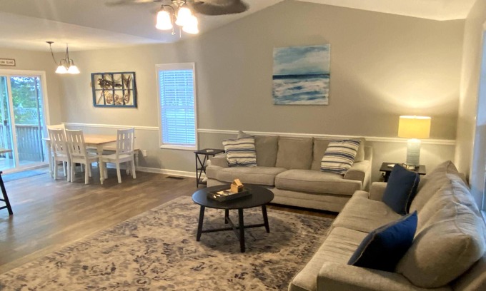 Long Beach House | Walk to Beach - 3 Bed/2 Bath Beach Bungalow