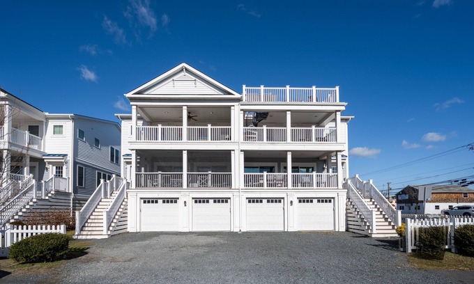 Rehoboth by the Sea House | WALK TO BEACH - 5 BR, DOG-FRIENDLY BEAUTY - 101 SWEDES ST, DEWEY BEACH