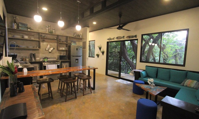 Manuel Antonio House | Walk to Beach!