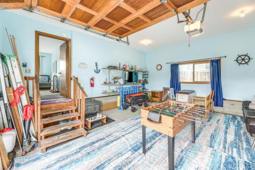 Lincoln City House | Walk to Beach Dog-Friendly Home in Lincoln City