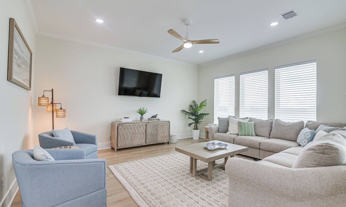 Terramar Beach House | Walk to Beach: Galveston Gem w/Pool Access