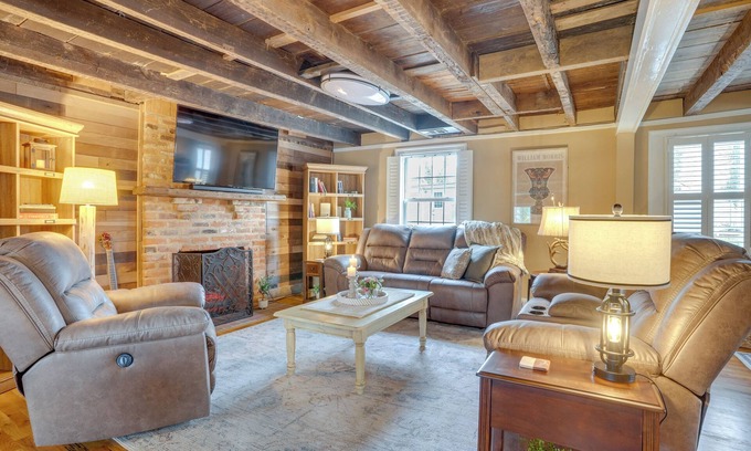 Falmouth House | Walk to Beach: Historical Fredericksburg Home