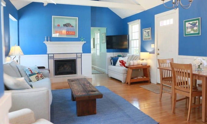 Hyannis Port House | Walk To Beach, Hyannisport Three Bedroom!