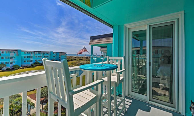 Morehead City Condo | Walk to Beach: Ocean-View Atlantic Beach Condo!