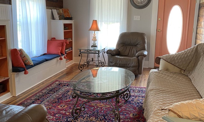 Gulfport Cottage | Walk to beach, pier, casino from historic charming cottage and pet friendly!