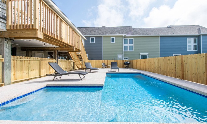 Port Aransas House | Walk to BEACH! Private Pool! Shared Heated pool! Golf Cart Accessible.