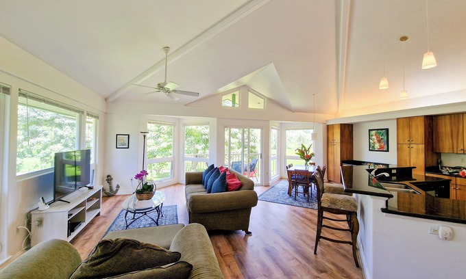 Princeville Villa | Walk to Beach & Sunset-Luxury Villa - Golf Course -2000sq ft - 3BR Pool&Jacuzzi