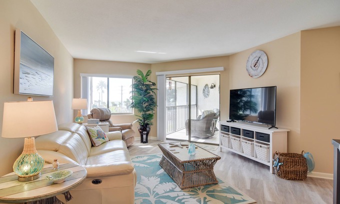 Bradenton Beach Condo | Walk to Bradenton Beach: Gulf-View Home w/Lanai