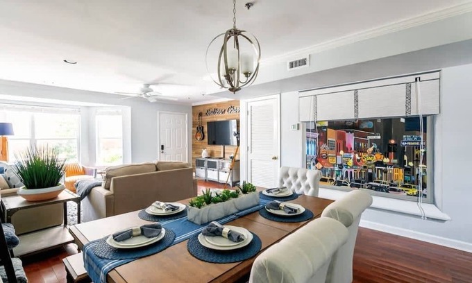 Rutledge Hill House | Walk To Broadway!Charming Modern Historic Townhome