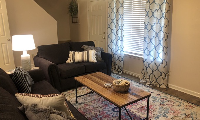 Oxford Condo | Walk to campus