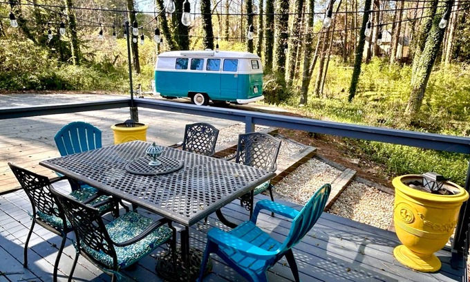 Alpharetta House | Walk to Downtown Alpharetta - Camper hangout, game room, & chef’s kitchen