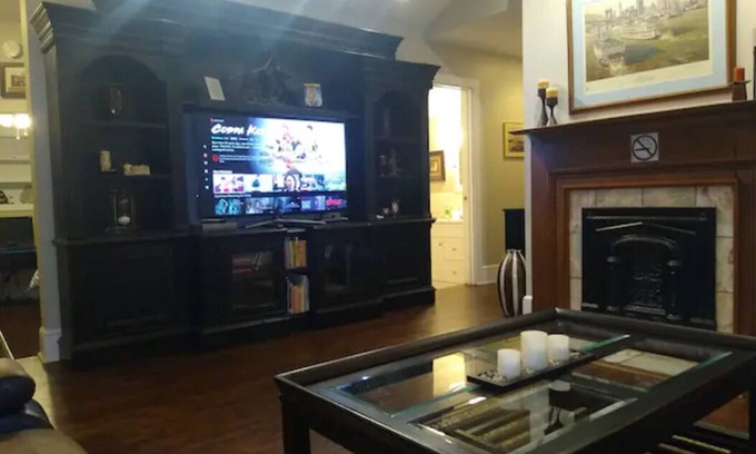 Licking Riverside Apartment | Walk to Downtown Cincinnati and Mainstrasse Village!