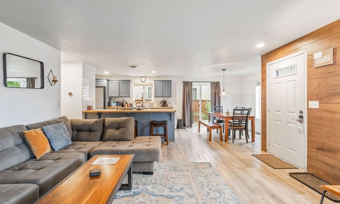 Sisters House | Walk to Downtown Sisters - DOG Friendly - Updated!
