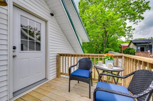 Greensburg Apartment | Walk to Dtwn Greensburg Charming Unit with Deck!