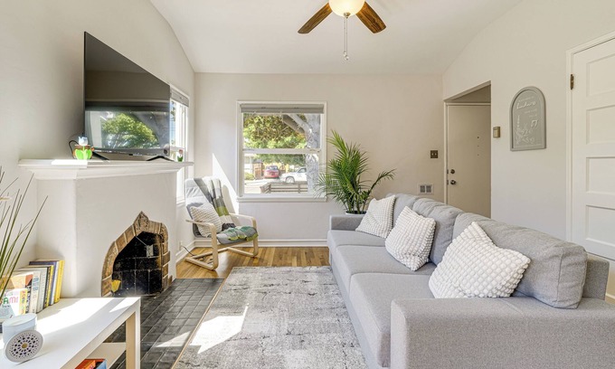San Jose House | Walk to Dtwn San Jose & SJSU: Charming + Cozy Gem!