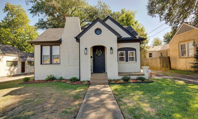 Tyler House | Walk to Dtwn: 'Tyler Tudor' w/Backyard