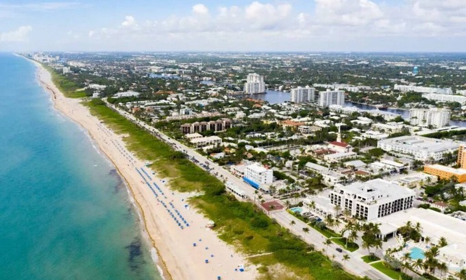 Pineapple Grove Arts District House | Walk to Everything – 3 Cozy Delray Units Near Beach, Cafés, and Galleries