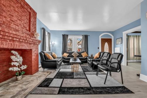 Downtown Niagara Falls House | Walk To Fall (4th Street)