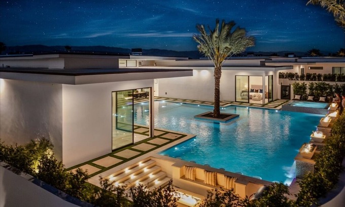 Indio House | Walk to Festivals-Private Pickleball Court-Villa 3