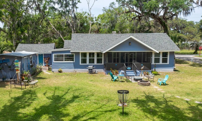 Springs at Kings Bay House | Walk to freshwater springs! Swim with manatees! Kayaking and more!