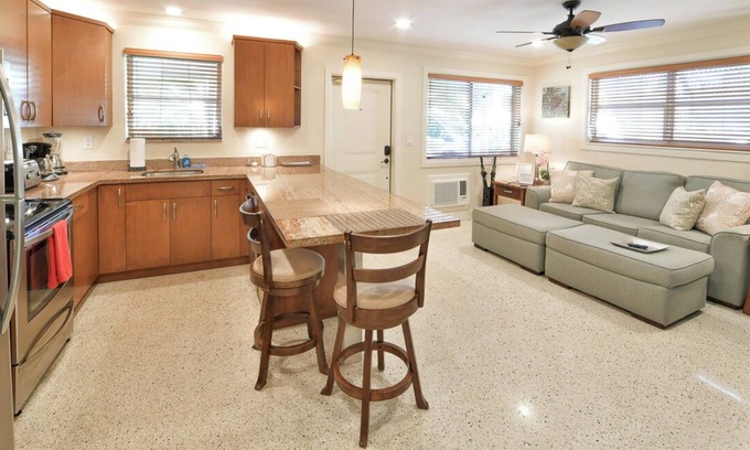 Wilton Manors Apartment | Walk to GAY Wilton Drive, Pool, Queen Bed, Kitchen, Living Room, Patio, WiFi, #1