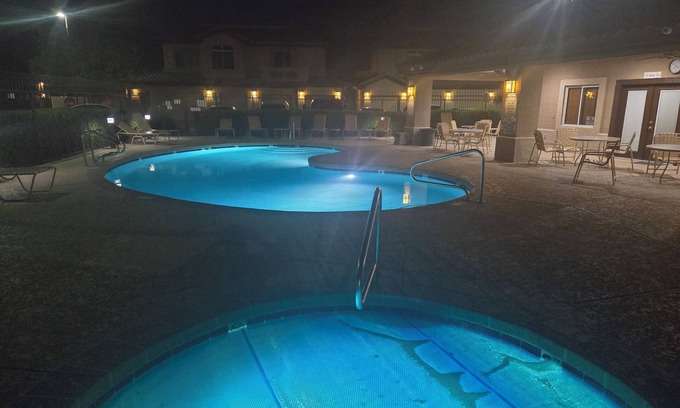 Superstition Springs Condo | Walk to golf and dining from this first floor Superstition Lakes condo near pool