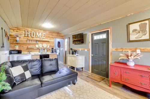 Grove Apartment | Walk to Grand Lake Pet-Friendly Grove Getaway!