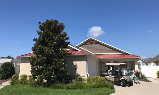 Lake Sumter Landing House | Walk To Lake Sumter Landing From This Amazing Villa w/Bikes, WiFi, Golf Cart!