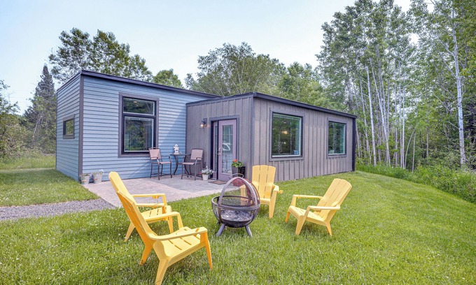 Cornucopia House | Walk to Lake Superior & Beach: Modern Retreat