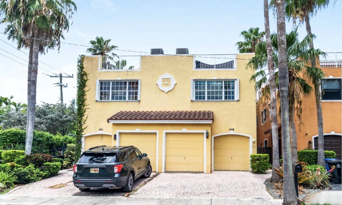 Tarpon River House | Walk to Las Olas, Riverfront community