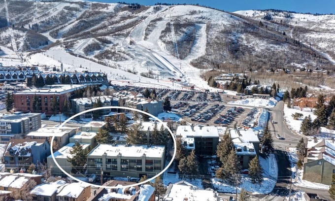 North Park City Condo | Walk to lifts! Beautiful 2BR/2BA at base of Park City Mountain! #CondoInPC