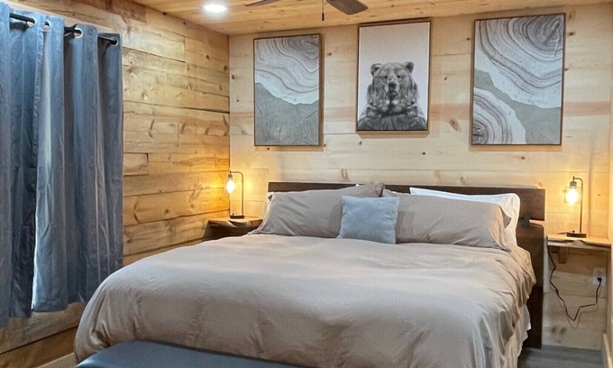 Ruidoso Cabin | Walk to Midtown, King Bed, Cozy Cabin!