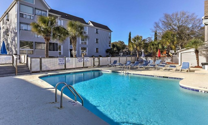 Myrtle Beach Apartment | Walk to Ocean Myrtle Beach Retreat with Pool Access
