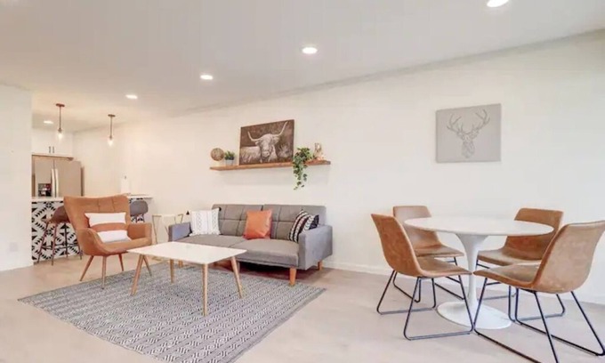 Entertainment District Condo | Walk to Old Town. Heated Pool. Hot Tub. Gym.