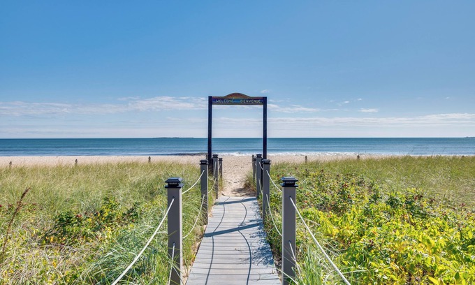 Old Orchard Beach Apartment | Walk to Old Orchard Pier: Cozy Beachfront Condo!