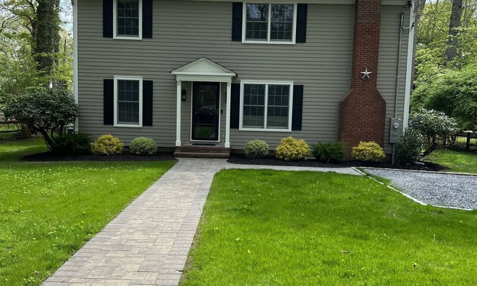 East Marion House | Walk to private bay beach, close to Greenport, wineries, golf! Premier Host home