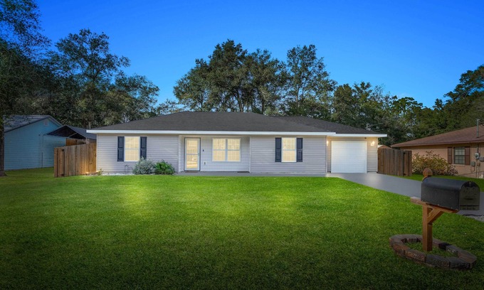 Dunnellon House | Walk to Rainbow River: Florida Home w/Outdoor Fun