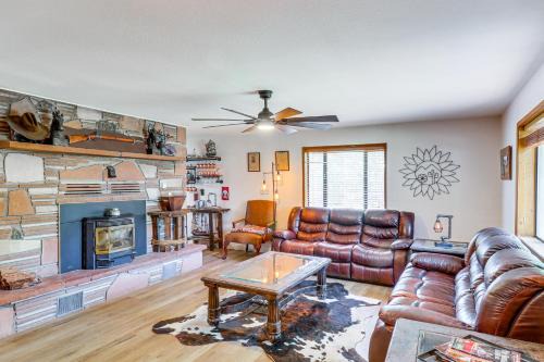 Pinetop-Lakeside House | Walk to Rainbow Lake Cabin with Game Room and Yard