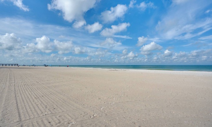 Redington Shores House | Walk to Redington Beach: Renovated Duplex w/Patio