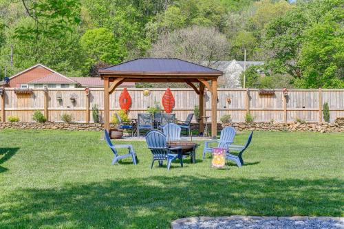 Damascus House | Walk to River and Trails Cozy Damascus Cottage!