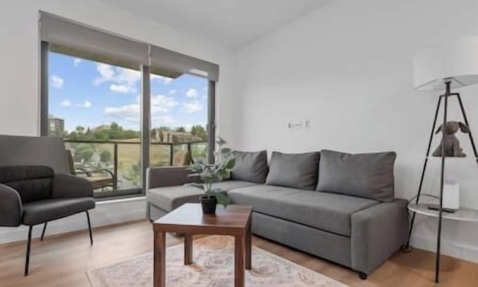 Bridgeland Apartment | Walk to Saddledome| Cgy Tower View | Rooftop Patio