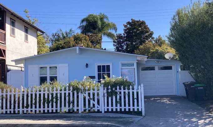 San Clemente Cottage | Walk to shops, restaurants and beaches from Casa Mariposa!