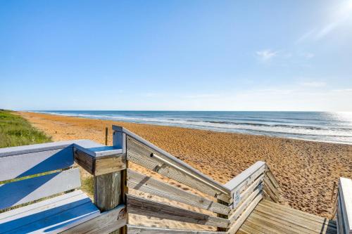 Ormond Beach Plaza House | Walk to Shore and Pier Family Home in Ormond Beach